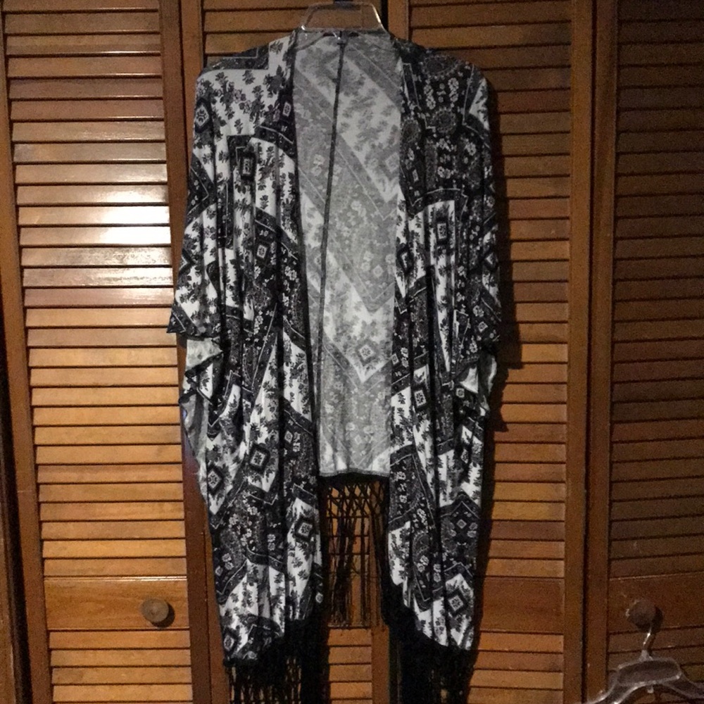 Black and White Patterned Kimono